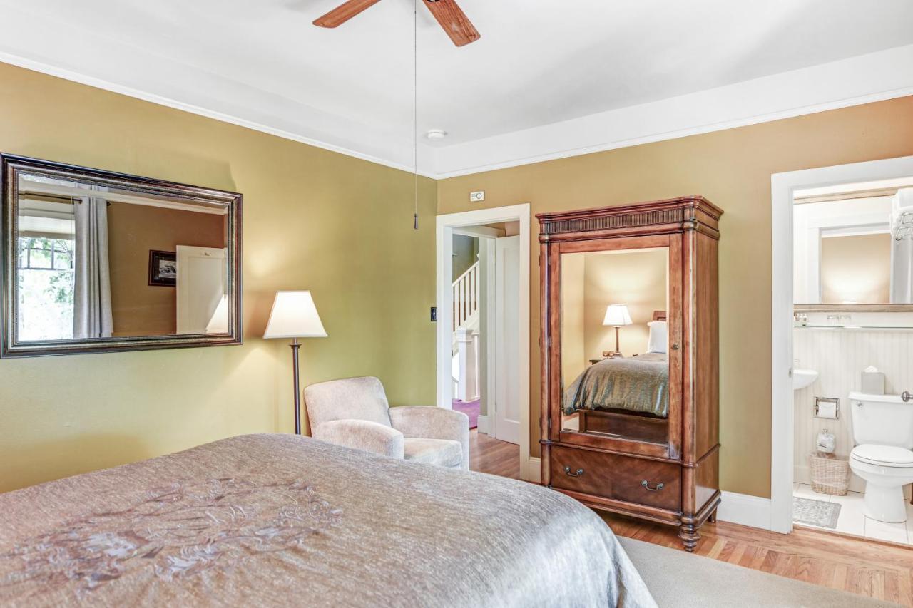 Chateau De Vie Bed and breakfast *